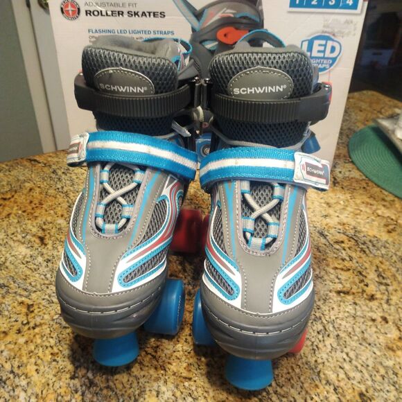 Roller Skates Schwinn Adjustable Fits Sizes 1-2-3-4Challenge Series Flash 2 Grey - Picture 3 of 12